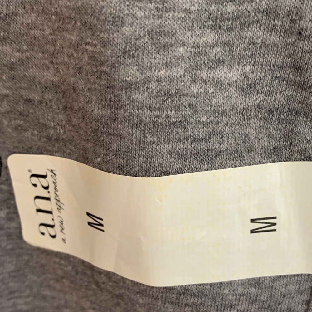 a.n.a Charcoal Leaf Print V-Neck Tee - Picture 4 of 6